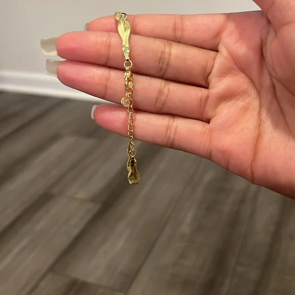 #96 Gold Plated Twisted Herringbone bracelet - Picture 7 of 8